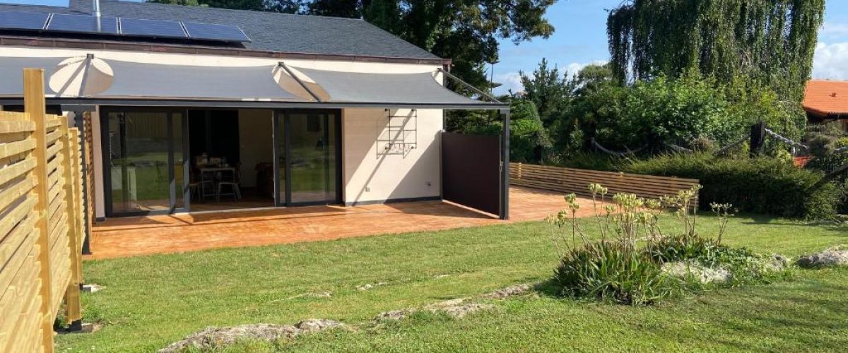 Jardin y aparcamiento